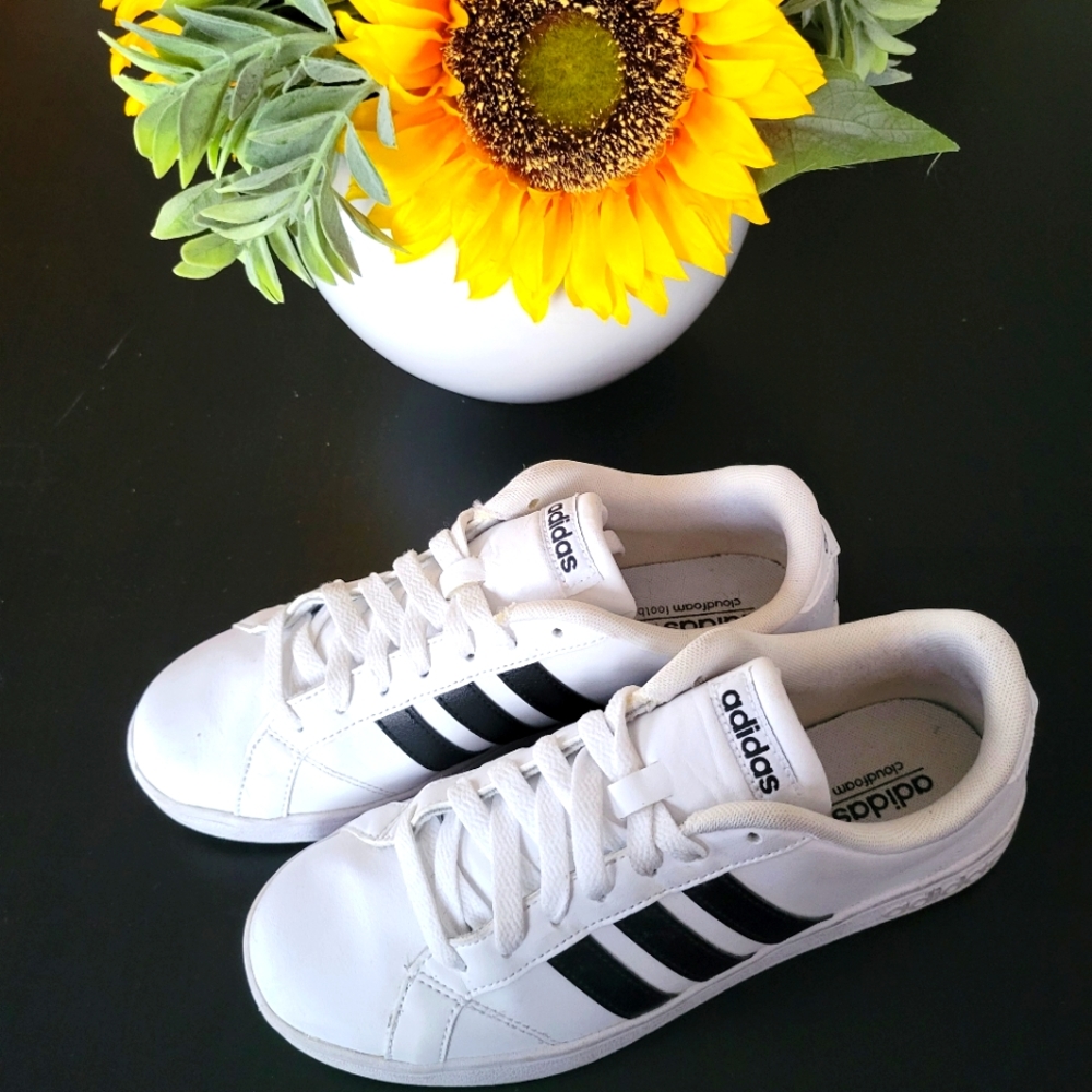 Adidas Classic Women's Sneakers Size 7.5